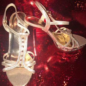 Gold shinny heels New